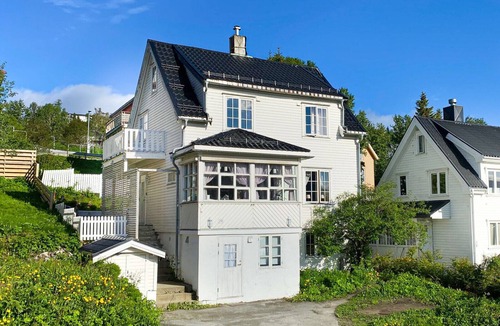 Tromso Apartment | Studio-Sleeps 4-City Centre-Parking-EVCharger