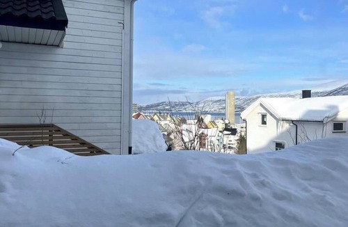 Tromso Apartment | Studio-Sleeps 4-City Centre-Parking-EVCharger