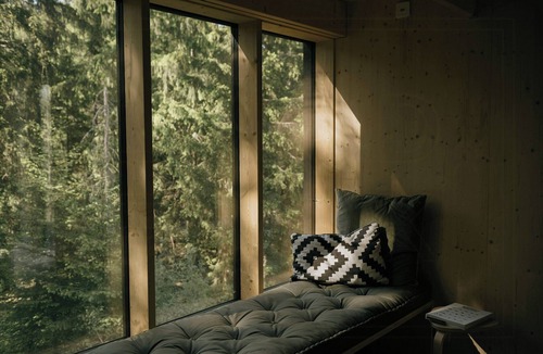 Henan House | Studio with nature-close design on Orust