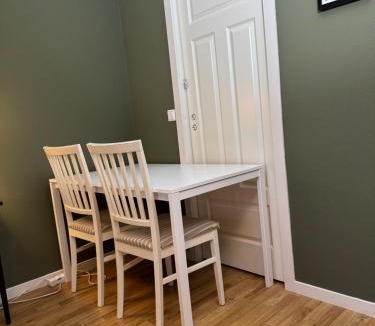 Amot Apartment | Stue, soverom og bad