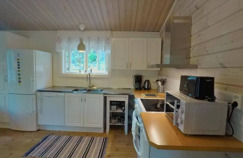 Hultsfred Cabin | Stuga Dagmar by the lake Nerbjärken with rowboat