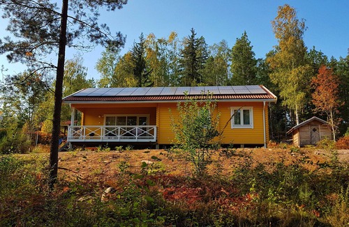 Hultsfred Cabin | Stuga Dagmar by the lake Nerbjärken with rowboat
