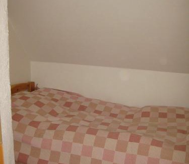 Olofstrom Apartment | Stuga i skogsbryn
