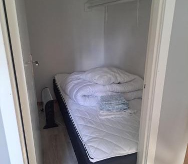 Gallivare Apartment | Stuga, lantligt lugnt läge med gott om parkering