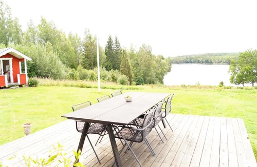 Bruzaholm House | Stuga med sjöutsikt.