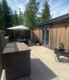 Tibro House | Stuga med spabad närhet till sjön Örlen