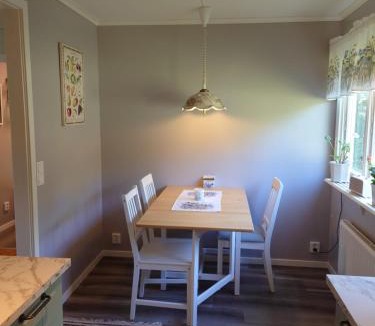 Asarp House | Stuga vad vatten