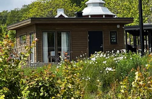 Habo House | Stugor på Vättervy Glamping med fantastisk utsikt