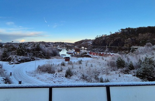 Lykling Apartment | Stunning apartment in Finnås with house sea view