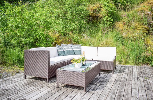 Suldal Apartment | Stunning apartment in Hebnes with house sea view