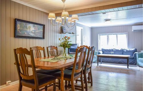 Suldal Apartment | Stunning Apartment In Hebnes With House Sea View