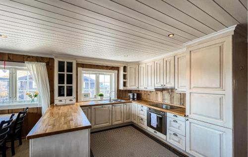 Vestre Slidre Apartment | Stunning Apartment In Røn With Sauna
