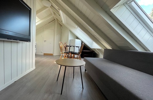 Stavanger Apartment | Stunning Hilltop Nest Unparalleled Views at BnB Ap 17