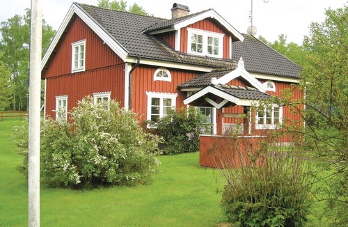 Almhult House | Stunning home in älmhult with kitchen