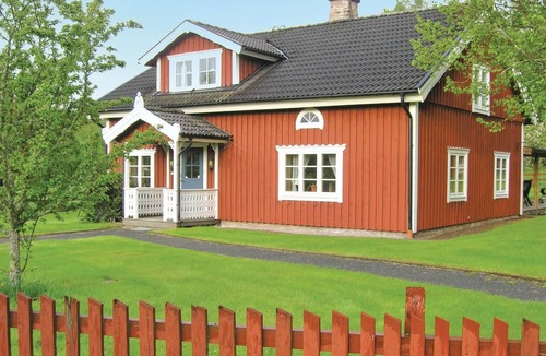 Almhult House | Stunning home in älmhult with kitchen