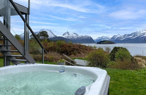 Alesund House | Stunning home in ålesund with house sea view