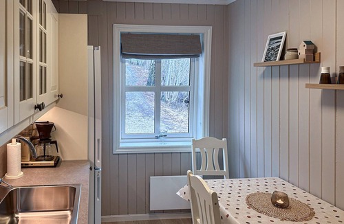 Kvam House | Stunning home in ålvik with house sea view