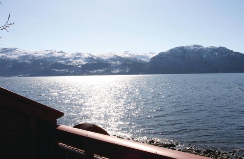 Kvam House | Stunning home in ålvik with house sea view