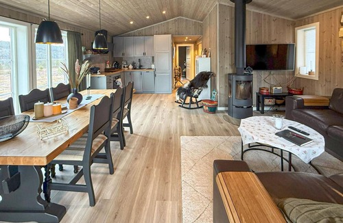 Nissedal House | Stunning home in åmli with house a mountain view