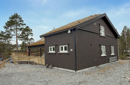Nissedal House | Stunning home in åmli with house a mountain view