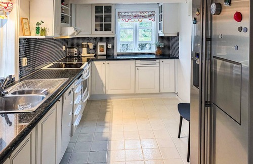 Averoy Municipality House | Stunning home in Averøy with house sea view
