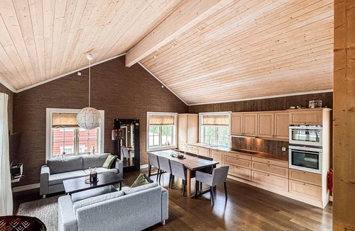 Bjorli House | Stunning home in Bjorli with WiFi