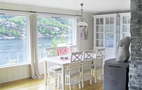Gulen House | Stunning Home In Dalsøyra