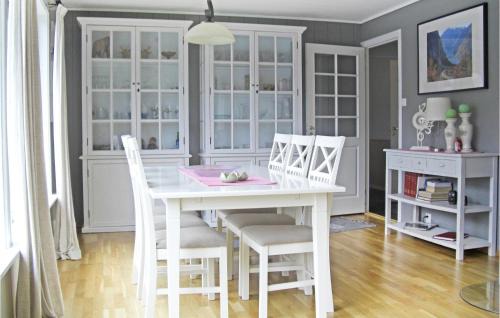 Gulen House | Stunning Home In Dalsøyra