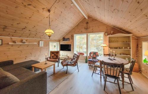 Bomlo House | Stunning Home In Finnås With Wifi