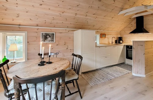 Bomlo House | Stunning home in Finnås with WiFi