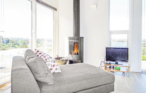 Fitjar House | Stunning Home In Fitjar With House Sea View
