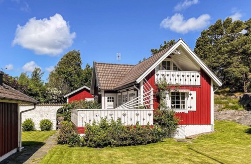 Frillesas House | Stunning home in Frillesås with sauna