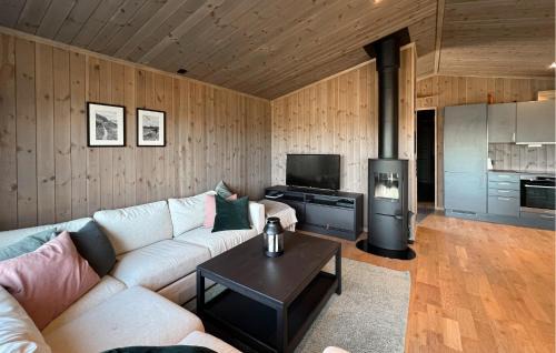 Sor-Fron House | Stunning Home In Gålå With Wifi