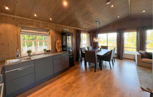 Sor-Fron House | Stunning Home In Gålå With Wifi