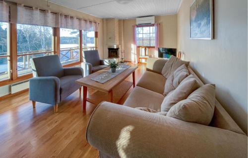 Vathult House | Stunning Home In Gislaved With Sauna