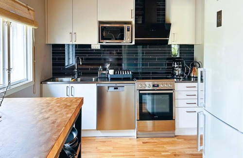 Hjaelteby House | Stunning home in Hjälteby with kitchen