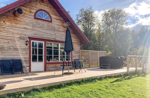 Huskvarna House | Stunning home in Huskvarna with kitchen