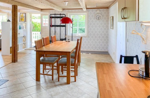 Kalmar House | Stunning home in Kalmar with kitchen