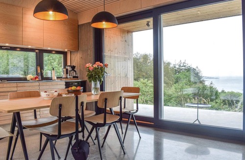 Lyngdal House | Stunning home in Lyngdal with kitchen
