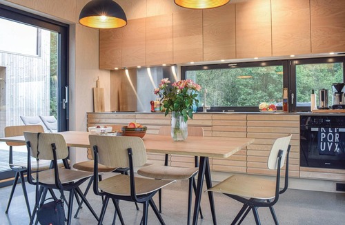 Lyngdal House | Stunning home in Lyngdal with kitchen