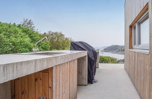 Lyngdal House | Stunning home in Lyngdal with kitchen