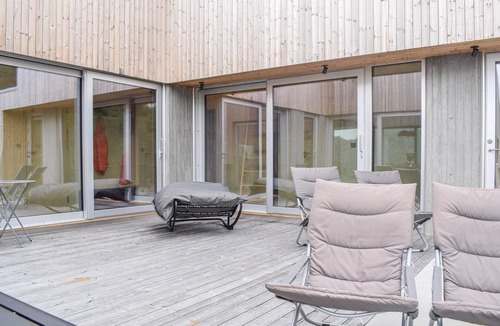 Lyngdal House | Stunning home in Lyngdal with kitchen