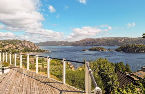 Lyngdal House | Stunning home in Lyngdal