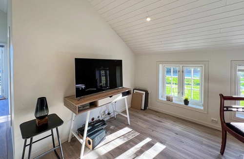 Lyngdal House | Stunning home in Lyngdal with WiFi