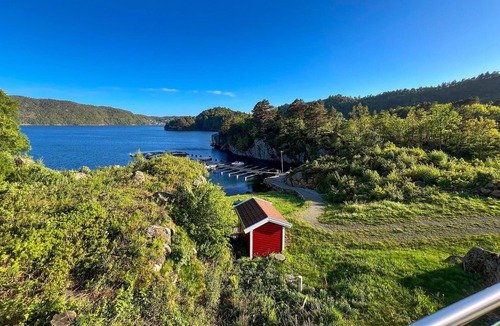 Lyngdal House | Stunning home in Lyngdal with WiFi