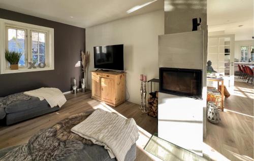 Lyngdal House | Stunning Home In Lyngdal With Wifi