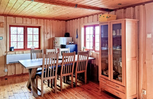 Verran House | Stunning home in Malm with lake view