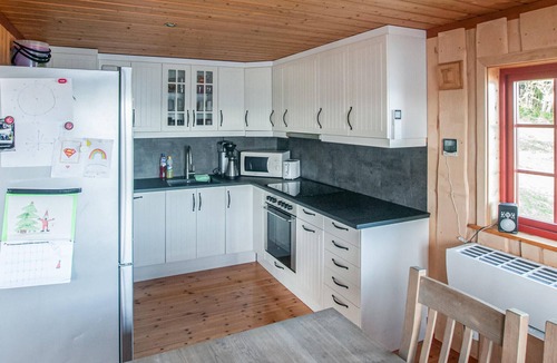 Verran House | Stunning home in Malm with lake view
