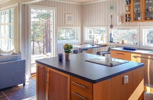 Mandal House | Stunning home in Mandal with kitchen