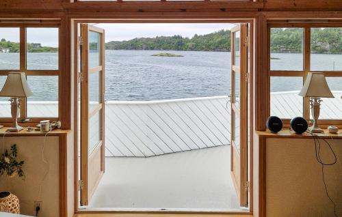 Radoy House | Stunning Home In Manger With Wifi